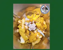 Step <p>Coloque en el vaso las cáscaras de limón y el azúcar refinada, pulverice 30 seg/vel 10. Baje los restos de las paredes del vaso con la espátula.</p> illustration